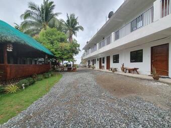 Albergue Coriz Beach Resort