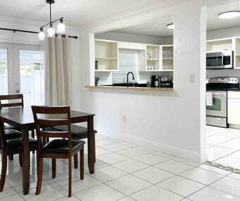 Bright 3/2 Home W/wifi 5min To Hard Rock Stadium?