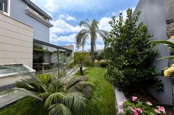 Hostal Zaffiro Lavico Rooms Etna Nature Sea