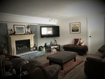 Bed & Breakfast Wolfs Den On The River