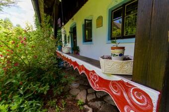 Venkovsk� D?m S Mari�nskou Pek�rnou