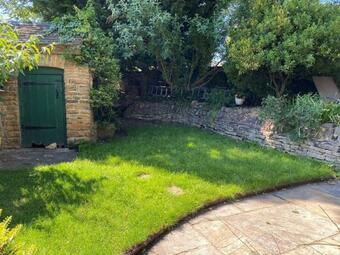 The Old Post Office - Spacious 4 Bed House!