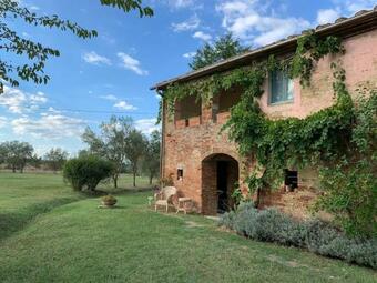 Charming Farmhouse In The Countryside Of Cortona
