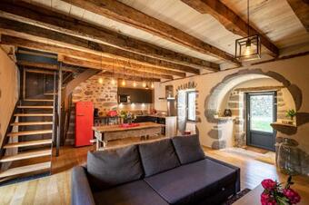 Maison Typique Des Monts Du Cantal