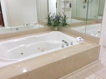 Hotel Baymont Inn & Suites