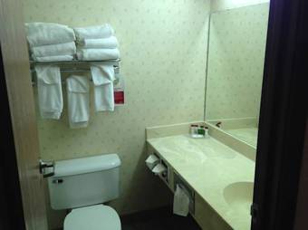 Hotel Ramada Inn & Suites