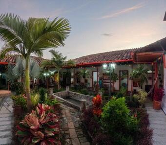 Misi� Emilia, Caf� - Hostal