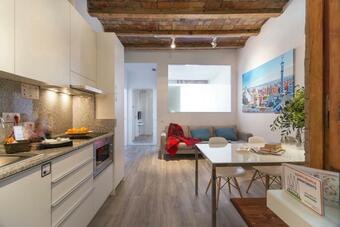 Happy People Sagrada Familia Apartments