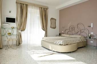 Hostal Relais Tivoli Inn