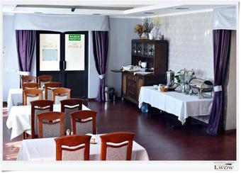 Hostal Lw�w