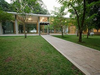 Hotel Thotupola Lakeside Resort