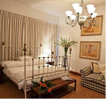 Hostal Royston Hall Guesthouse