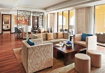 Hotel Courtyard By Marriott Boluo