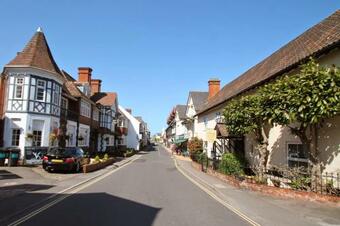 Little Court Apartment