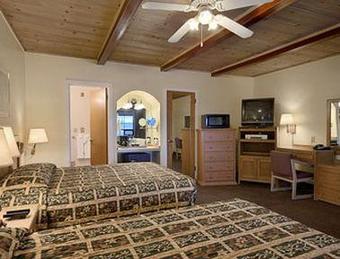 Hotel America's Best Inn & Suites