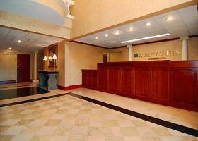 Hotel Quality Suites At Carolina Place Mall