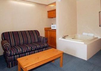 Hotel Comfort Suites Canton