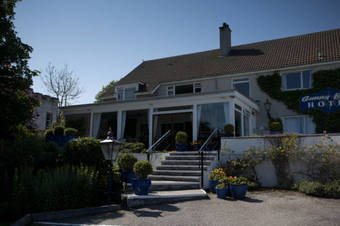 Sunny Brae Hotel