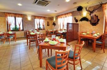 Hostal Restaurace A Penzion Kamenec