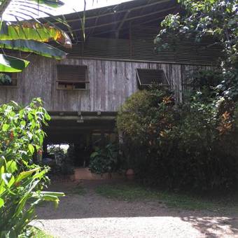 Cascada Verde - Hostel At The Waterfall