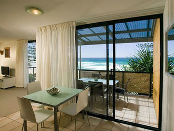 Aparthotel Coolum Baywatch Resort
