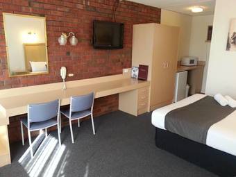 Big Valley Lakeside Paradise Motor Inn