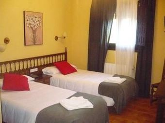 Hotel Castillo De U�a