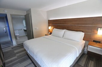 Hotel Holiday Inn Express & Suites Toronto Airport West By Ihg