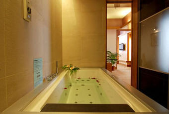 Hotel New World Suites