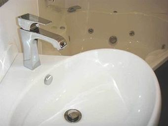 Colonial House Motel