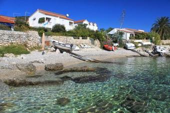 Apartments By The Sea Milna (vis) - 8895