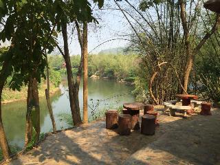Hotel Saiyok River House
