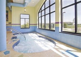 Holiday Inn Express Hotel & Suites Rogers