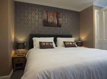 Hostal The Crown Hotel