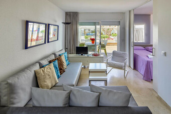 Aparthotel Centremar