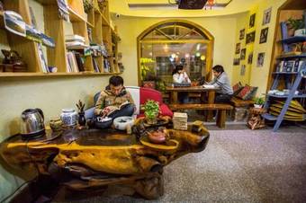 Posada Zhangjiajie April Hostel