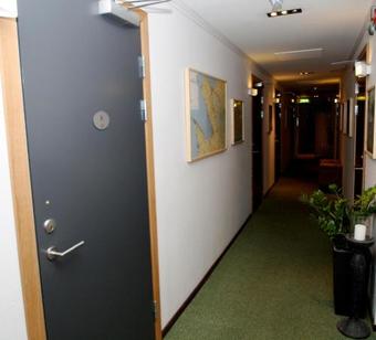 Riverside Hotel & Apartments