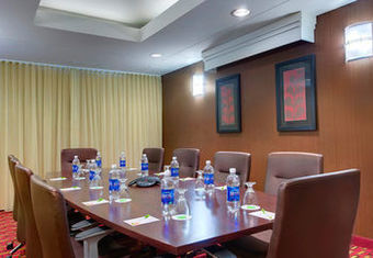 Hotel Courtyard By Marriott Richmond Airport