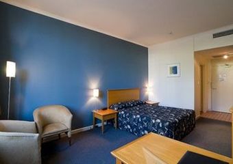 Hotel Quality Frontier (superior)