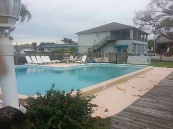 Hotel Dockside Inn & Resort