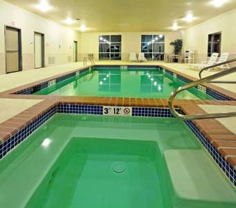 Holiday Inn Express Hotel & Suites Shamrock North