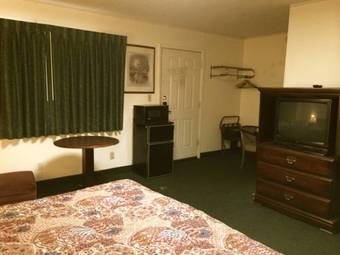 Motel Rapids Inn & Suites