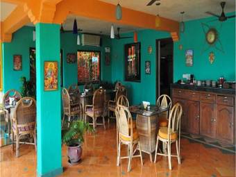 Papa Jolly's Boutique Hotel