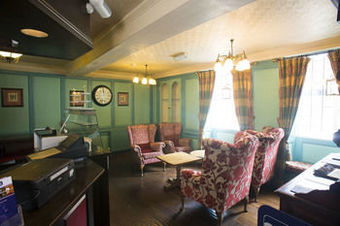 Tudor House Hotel - Guest House