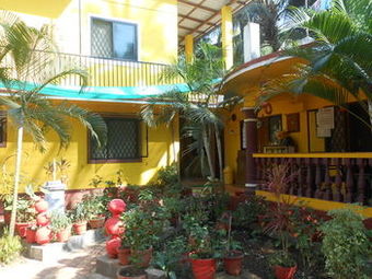 Hostal Yellow House