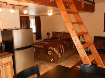 Talkeetna Wolf Den Cabin