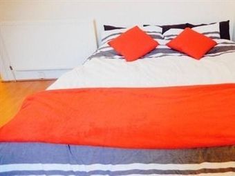 Elmbank Street Apartment