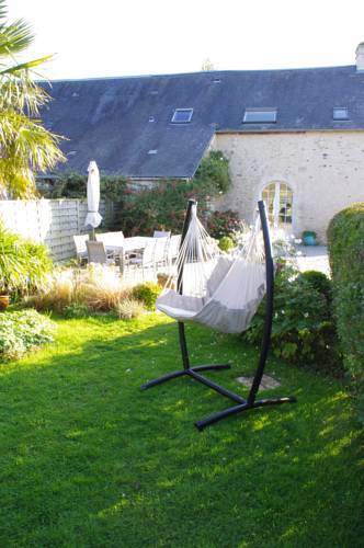 Maison Avec Jardin, Baby Foot, Flipper, Table De Ping Pong, � 1km � Pied Omaha Beach Et Pr�s Port En Bessin