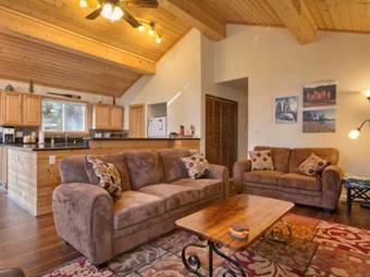 Knotty Pine Vacation Cabin