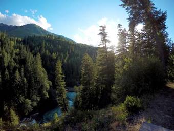 Reo Rafting Resort